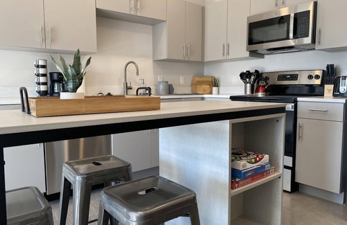 Downtown Lincoln Condo | Modern Elegance: 3BR Condo in Lincoln