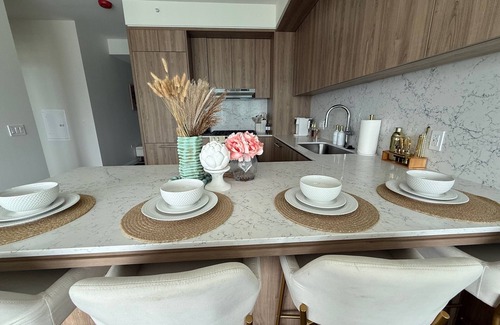 The Loop Apartment | Modern Elegance meets Chicago High Rise 1-bedroom apt with a breathtaking view