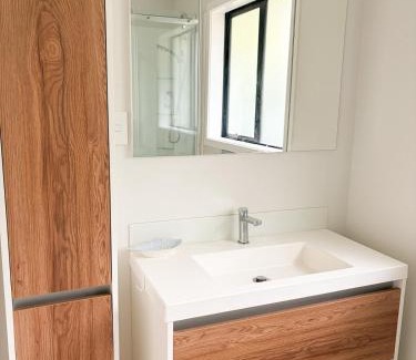 Lower Hutt House | Modern elegance Woburn 3 bedroom Retreat