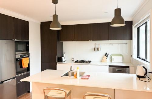 Lower Hutt House | Modern elegance Woburn 3 bedroom Retreat