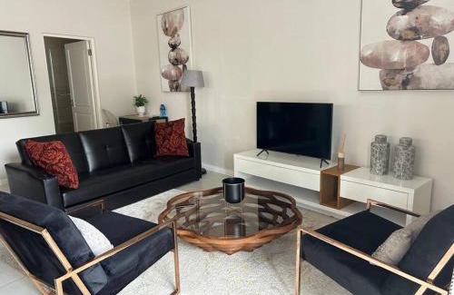 Greater Johannesburg Metropolitan Area Apartment | Modern & Elegant Apt Sandton Central