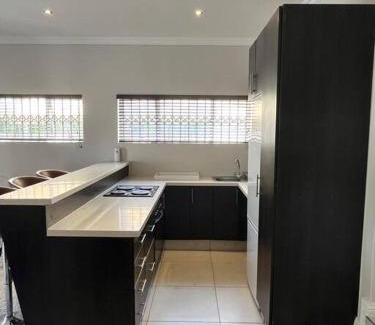 Greater Johannesburg Metropolitan Area Apartment | Modern & Elegant Apt Sandton Central