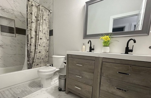 Oak Cliff House | Modern Elegant Duplex Home: 3 bedrooms and 2 baths