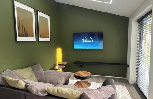 Staple Hill House | Modern en-suit room in bristol 1