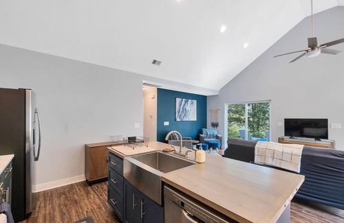 Whiteside House | Modern Escape At The Cove