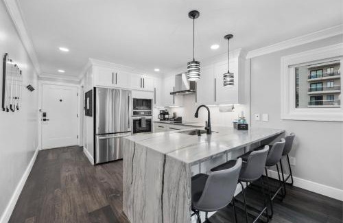 Myrtle Beach Apartment | Modern Escape - Luxury Oceanfront Views with Pool, Parking and Amenities