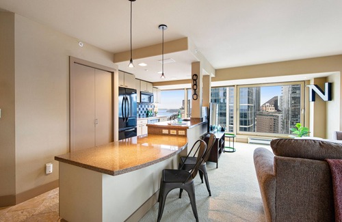Downtown Seattle Condo | Modern escape with amazing views, pool/hot tub access, & sound system - Dogs OK