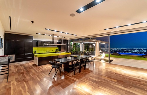 The Bird Streets House | Modern Estate With Stellar Views