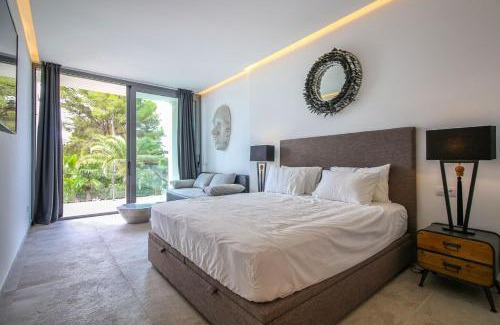 Santa Ponsa Villa | Modern exclusive Villa with Pool and Mountain View