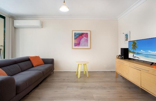 Newtown Apartment | Modern, Executive Apartment near Newtown