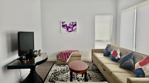 Westwood Apartment | Modern Executive Suite near Sony Studios, Hollywood & Beverly Hills
