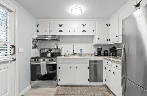 Teaticket House | Modern Falmouth Home Close to Water and Town