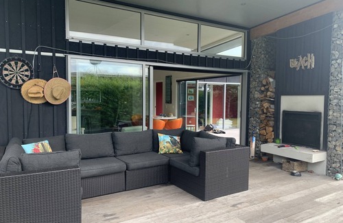 Whiritoa House | Modern family bach, close to beach and park.
