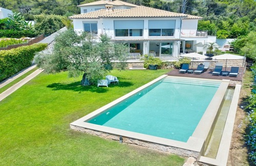 Crestatx Villa | Modern family villa, gated pool & garden, WiFi