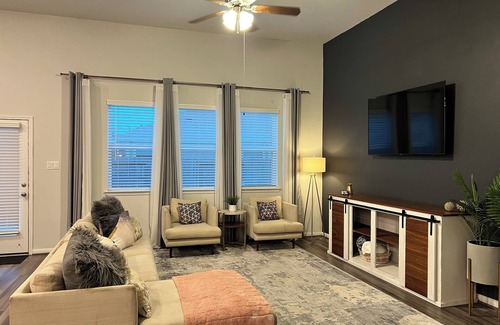 Iowa Colony House | Modern Family-Friendly Oasis Near Houston