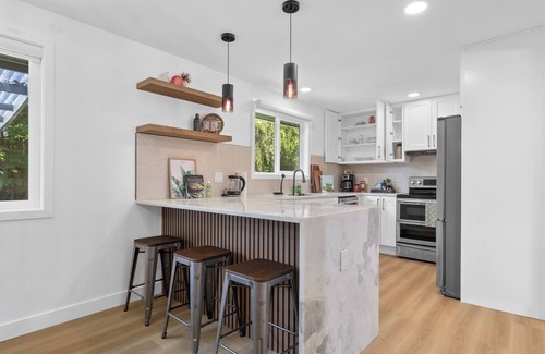 Highline House | Modern Family- Friendly 4BR w/AC + Yard Near Airport