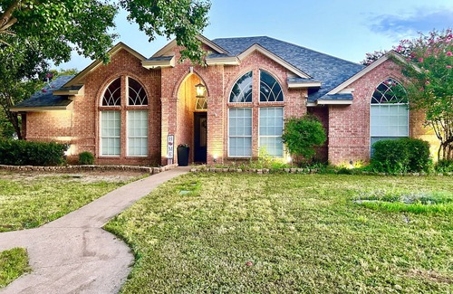 Waxahachie House | Modern Family Getaway w/Pool, Pet Friendly, Near Shops & Dining