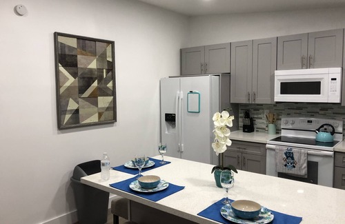 Tamiami House | Modern Family Home in a safe and family oriented neighborhood. Welcome!
