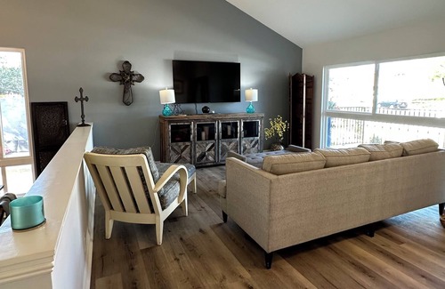 Lake Forest House | Modern Family Home 3BR/3BA
