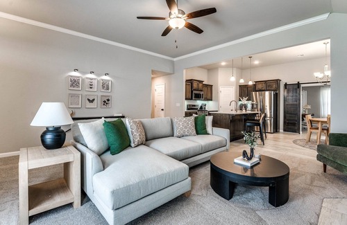 Midwest City House | Modern Family Retreat in Midwest City