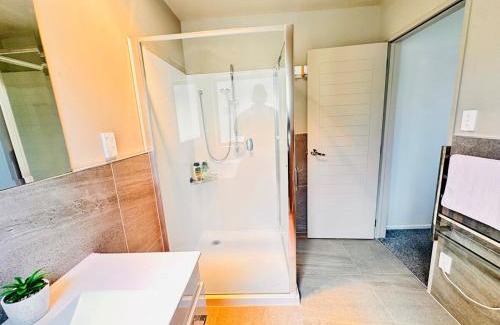 Otahuhu Villa | Modern Family Retreat Near Auckland City & Airport