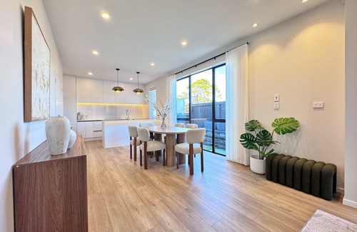 Auckland House | Modern Family St Heliers Stay Proximity to Beach