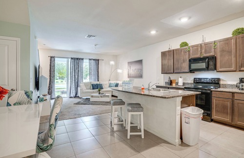 Riverview House | Modern Family Townhome w/Patio in Riverview!