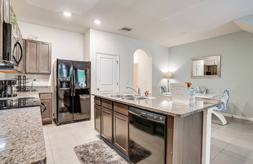 Riverview House | Modern Family Townhome w/Patio in Riverview!