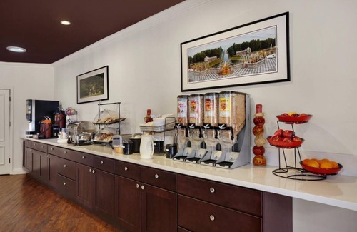 Torrance House | Modern Family Unit! Pool, On-site Restaurant, Near Attractions