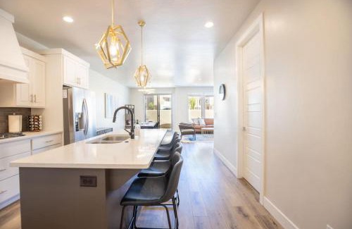 Washington House | Modern Family Villa Private Hot Tub and Balconies