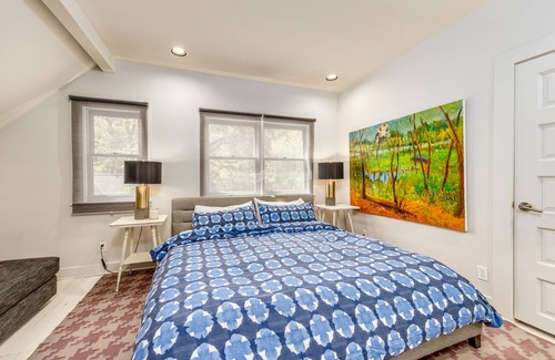 Bainbridge Island Other | MODERN FARMHOUSE with hot tub, spacious deck on 2 acres!