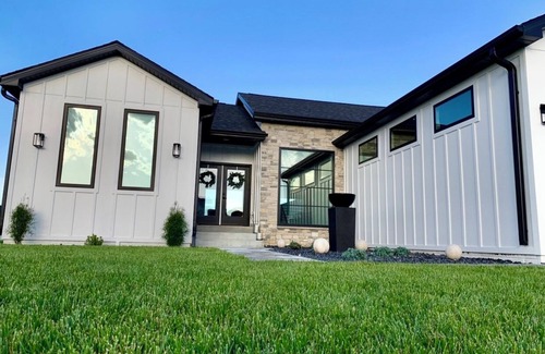 Lincoln House | Modern Farmhouse - 4 Bd 3 Bth