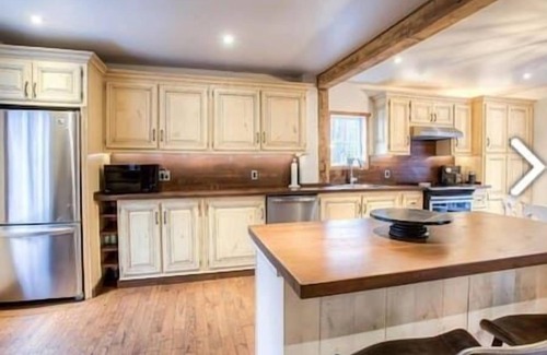 Bellefeuille House | Modern Farmhouse Cozy Chalet + Private Spa