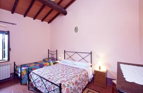 Gallina Apartment | Modern Farmhouse in Pienza with Pool
