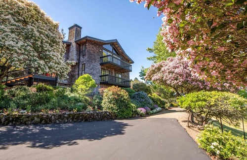 Santa Rosa House | Modern Farmhouse Villa with Captivating Panoramic Views, Hot Tub and Sauna!