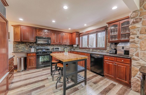 Canadensis House | Modern Farmhouse w/heated pool, hot tub, fishing pond, movie theater, game room