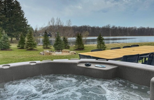 Madison Cabin | Modern Farmhouse w/Hot Tub, Lake Views & Scenic Trails in Ohio Wine Country