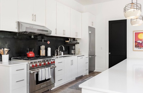 Bouldin House | Modern Farmhouse + Walk to SOCO - Marfa Modern!