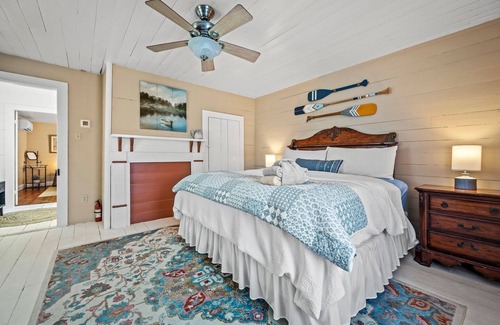 Sevierville Other | Modern Farmhouse with Cottage