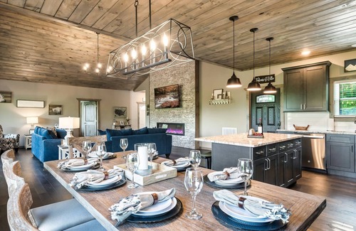 Wears Valley Cabin | Modern Five Star Stay | Serene Mtn Views | Hot Tub