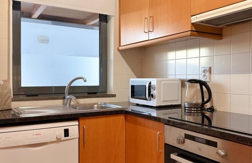 Telheiro Apartment | Modern flat in gated complex with pool