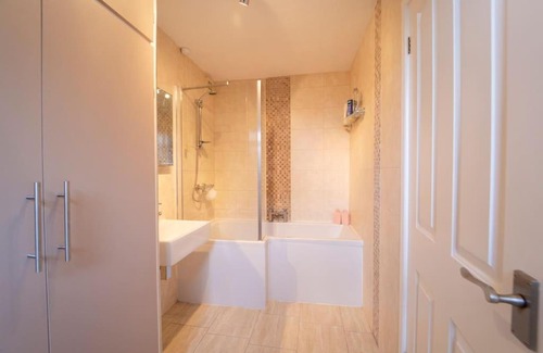 Newton House | Modern Flat in Porthcawl