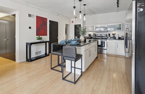 Wholesale District Apartment | Modern Flat in the Heart of Indianapolis