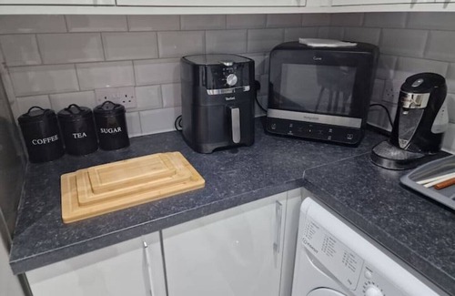 Wood Street Apartment | Modern flat on Lea Bridge Road.