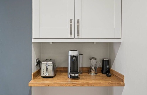 Plymouth Apartment | Modern Flat on The Hoe w/Private Parking