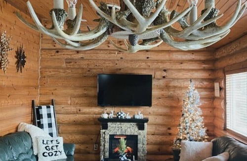 Wisconsin Dells Cabin | Modern Folk Cabin mins away from Wisconsin Dells
