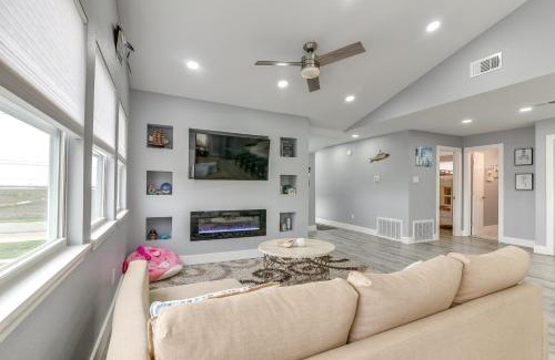 Surfside Beach House | Modern Freeport Home with Views Walk to Beach!