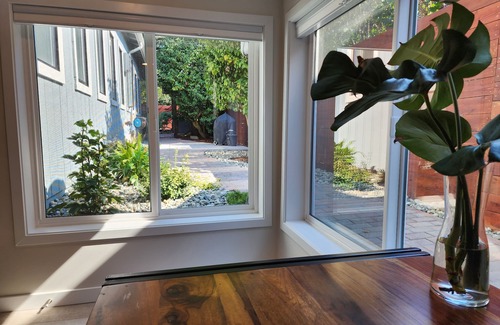 Crown Hill House | Modern Fully Remodeled, Relaxing Garden w/Outdoor Sauna, 3BR in Ballard