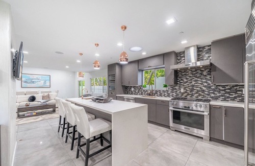Sherman Oaks House | Modern Fulton Villa-7bdr