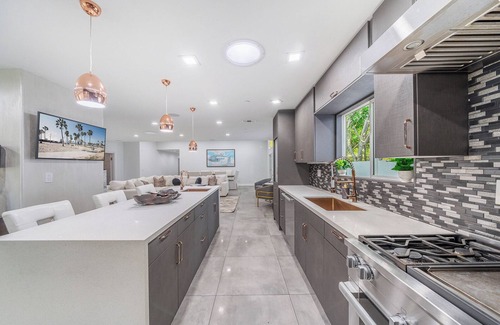 Sherman Oaks House | Modern Fulton Villa-7bdr